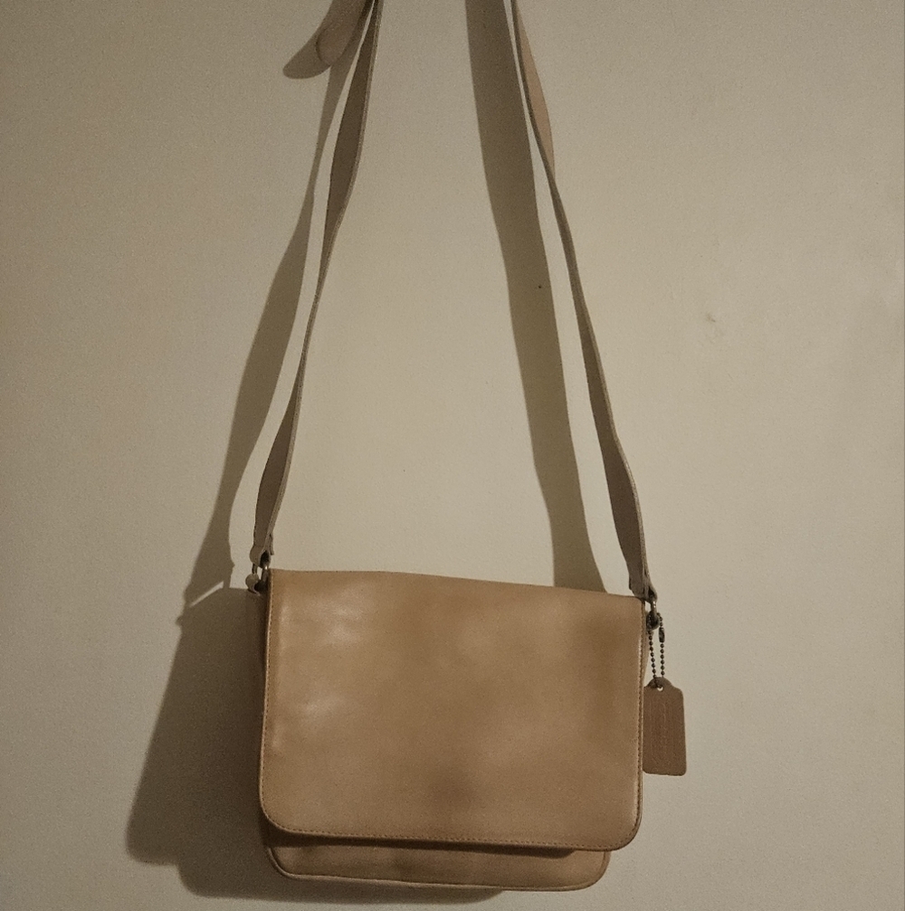 Rare Vintage Coach Manhattan Bistro Bag – Bise Crossbody, Lightweight Leather.